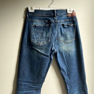Size 28, straight fit, dark blue. Worn twice and purchase in France.
